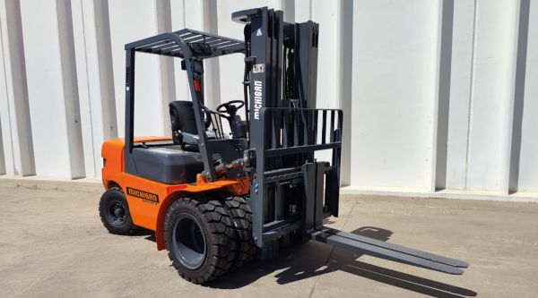 10582130N.E - Autoelevador ME30 45T DUAL