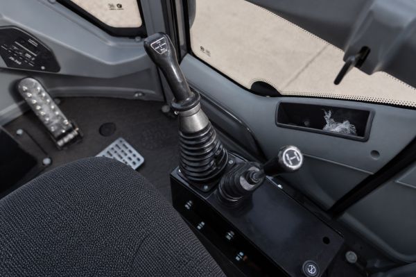 Autoelevador T25 40C 4WD - 10582116IIN