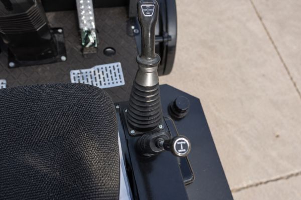 Autoelevador T25 40 4WD - 10582116N